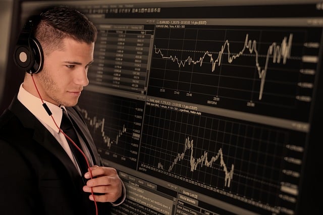 financial-advisor-retirement-financial-m-640x480-63839590.jpeg