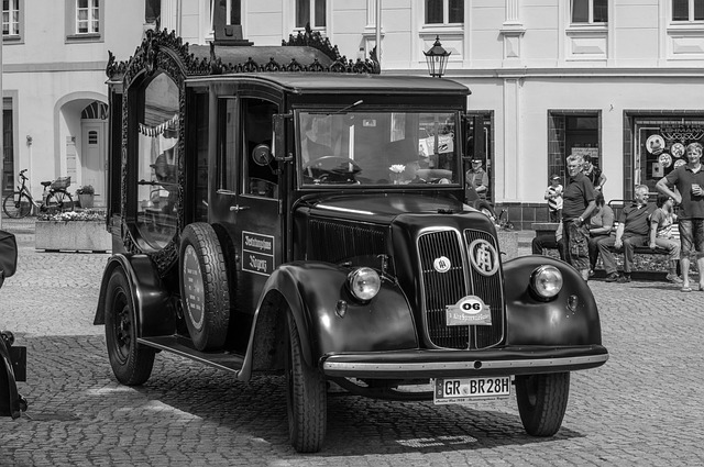 funeral-insurance-funeral-640x480-21477999.jpeg