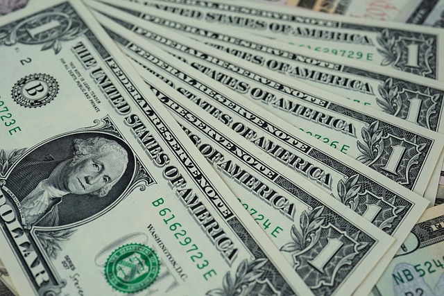 personal-financial-advisor-640x480-28389627.jpeg